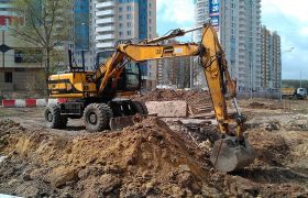 Колесные экскаваторы взятые в аренду применяются для широкого спектра работ, включая обустройство котлованов под строительство жилых домов и др Аренда колесного экскаватора в Москве и МО