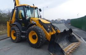 Аренда экскаватора-погрузчика в Москве и области