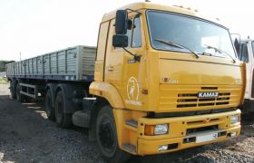 Основным отличием длинномера от обычного грузовика является его удлинённый кузов и большая грузоподъёмность. Аренда длинномера в Москве и МО