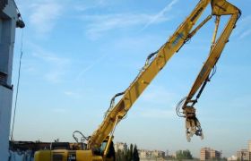 Предлагаем в аренду полноповоротные экскаваторы. Их основной особенностью является возможность кругового поворота кабины и рабочего инструмента. Аренда полноповоротного экскаватора в Москве и МО